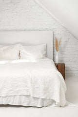 Linen waffle blanket in White