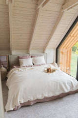 Linen sheets set in White