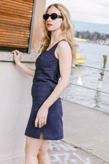 Ensemble bleu marine en lin et viscose, top asymétrique et jupe éthique fabriqués en France