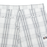 DICKIES Mens Casual Shorts White Check 2XL W40