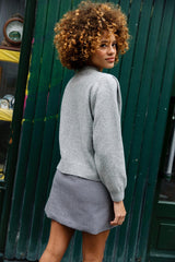 Pull en laine mérinos fabriqué au Portugal, éthique et durable, pour un look élégant et un confort optimal, tout en respectant la planète.