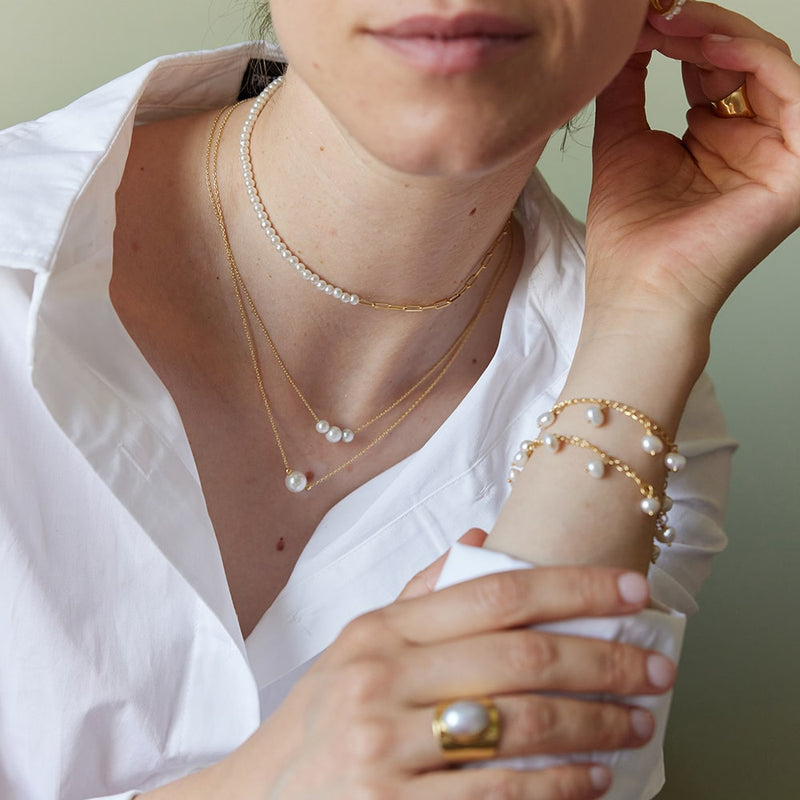 Our Laura Gold Chain Necklace is adorned with three ethical white pearls. This very delicate necklace is all about simplicity. Wear on it's own or several other chains. Perfect for everyday wear and fully length adjustable.