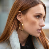 An upgrade on a classic silhouette, the Lola Extra Large Hoops are the boldest tunnel hoops in our collection. Light weight and with a seamless closure thanks to a hidden hinge, they are a must have for an instant statement ear.