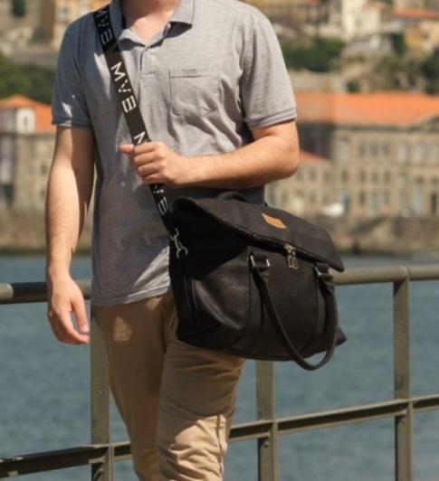 Versa Cork Messenger bag - black