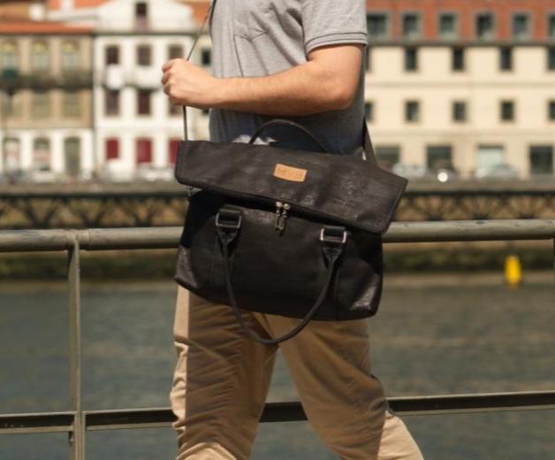 Versa Cork Messenger bag - black
