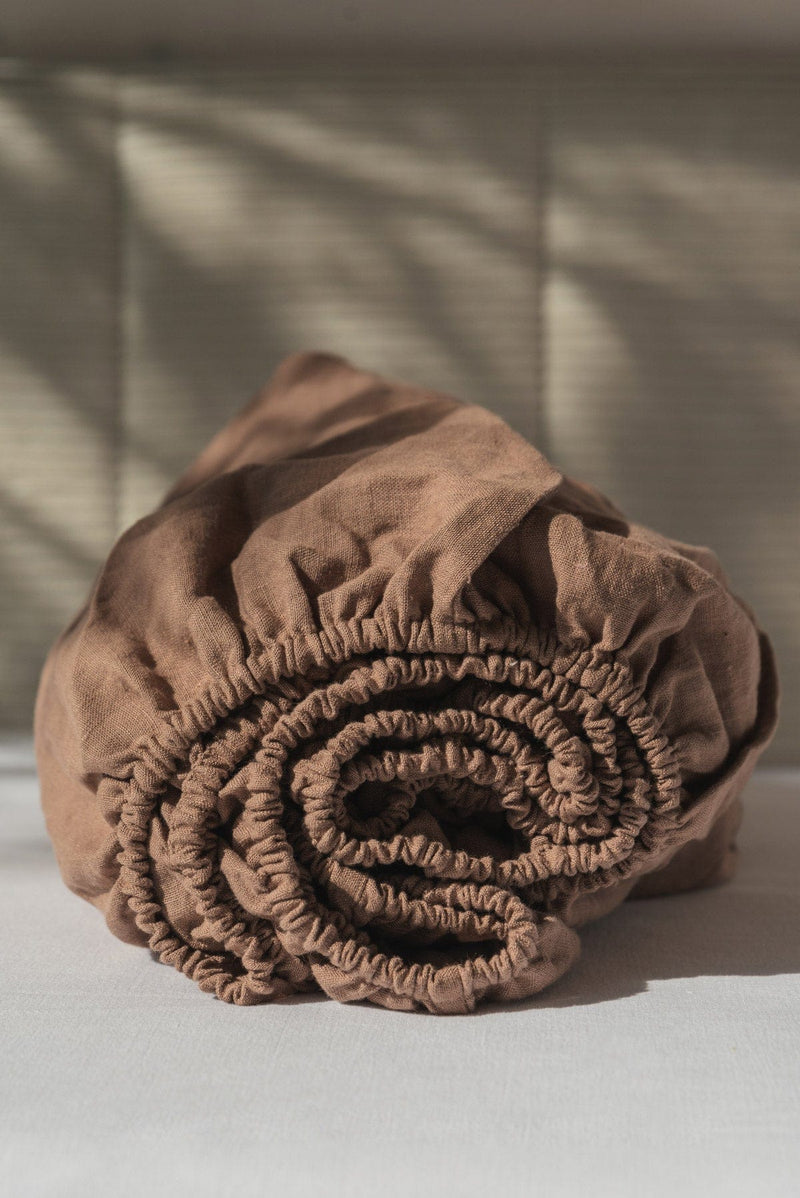Linen fitted sheet in Rosy Brown