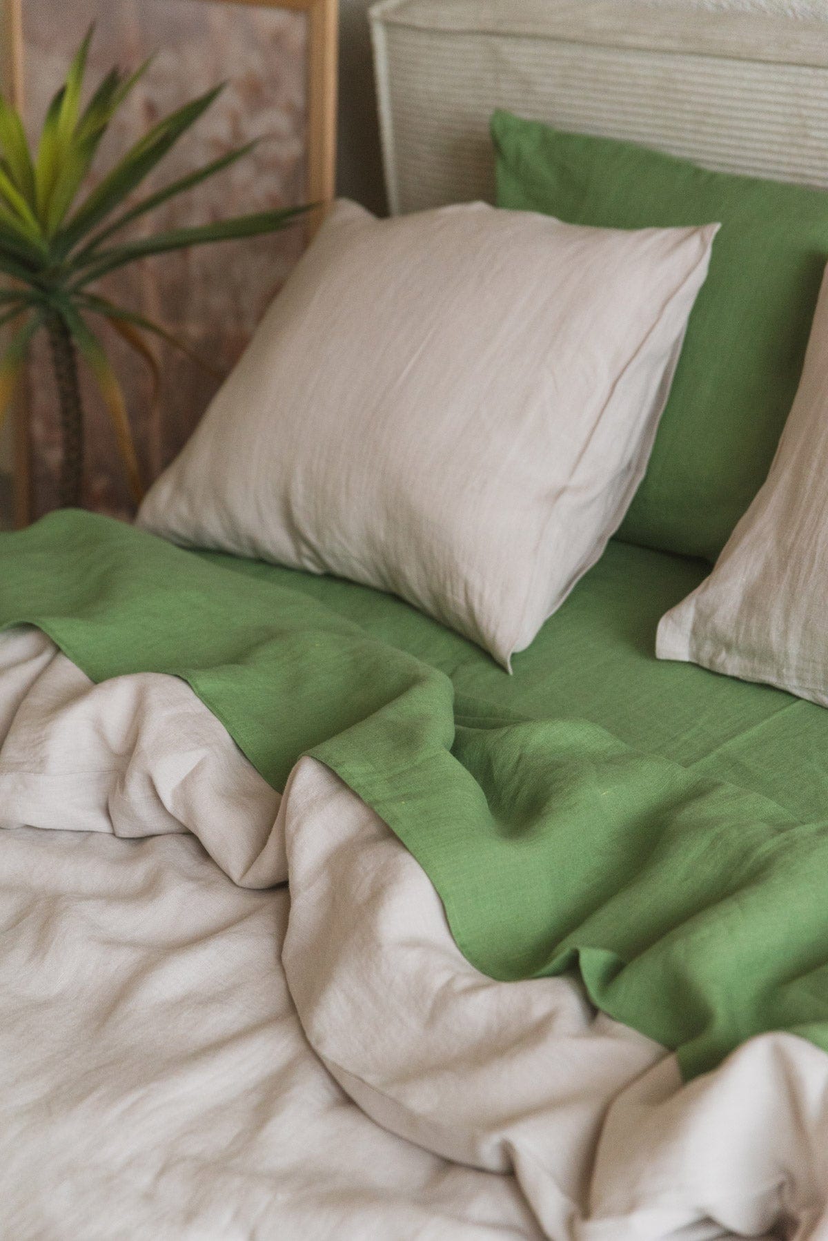 Linen sheets set in Matcha Green