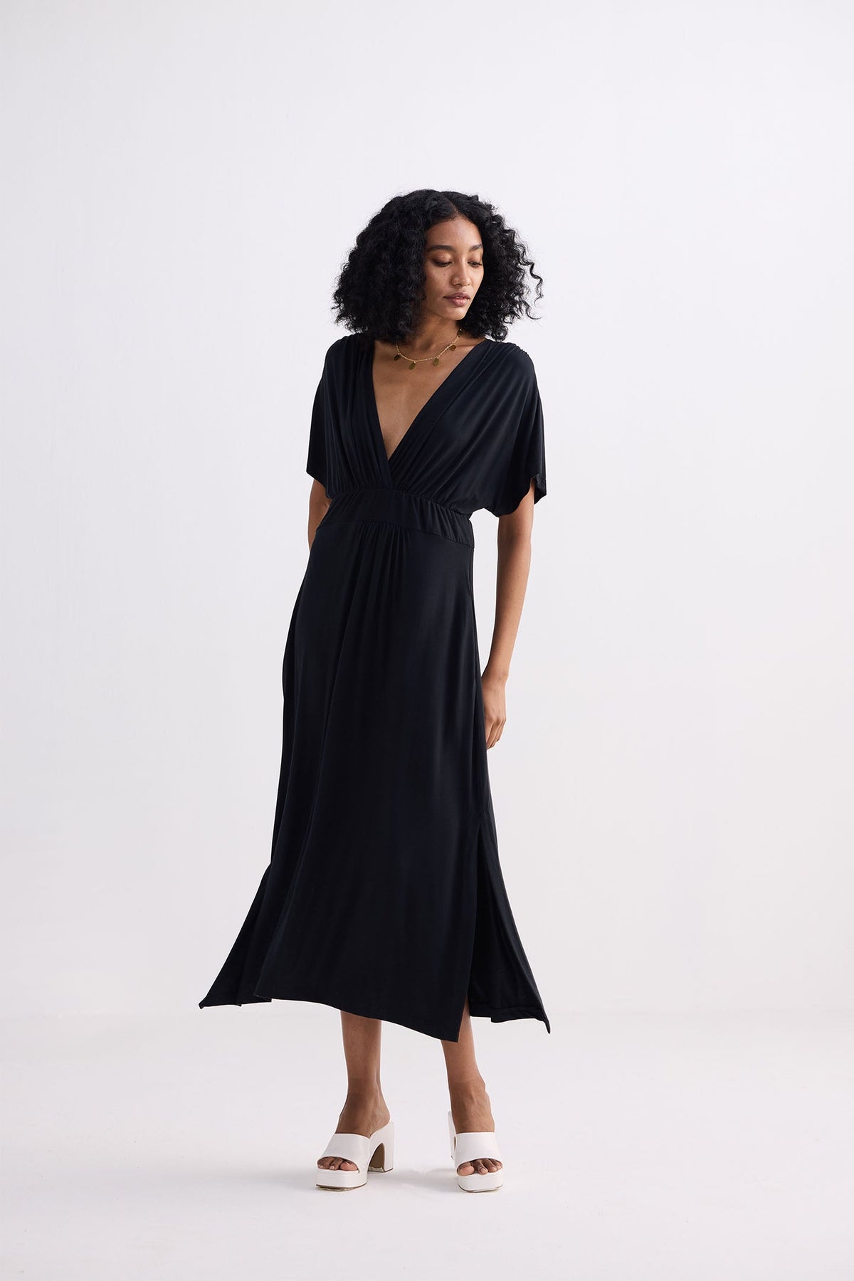 Flowy A-Line Maxi Dress with Side Slits in Black Black / S