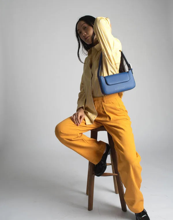 hyer goods 90s baguette shoulder bag with buckle cobalt blue#color_yves-blue