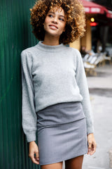 Pull en laine mérinos, conçu au Portugal avec des pratiques éthiques et durables, pour un vêtement chic et respectueux de l'environnement.