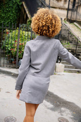 Veste en laine pied-de-poule, conçue en France avec des pratiques éthiques et durables, pour un style sophistiqué et responsable.