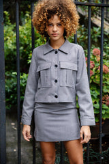 Veste en laine pied-de-poule, fabriquée en France de façon éthique et durable, parfaite pour un look élégant et une mode responsable.