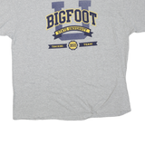 GILDAN Mens Grey Bigfoot State University Graphic T-Shirt 2XL Short Sleeve Crew