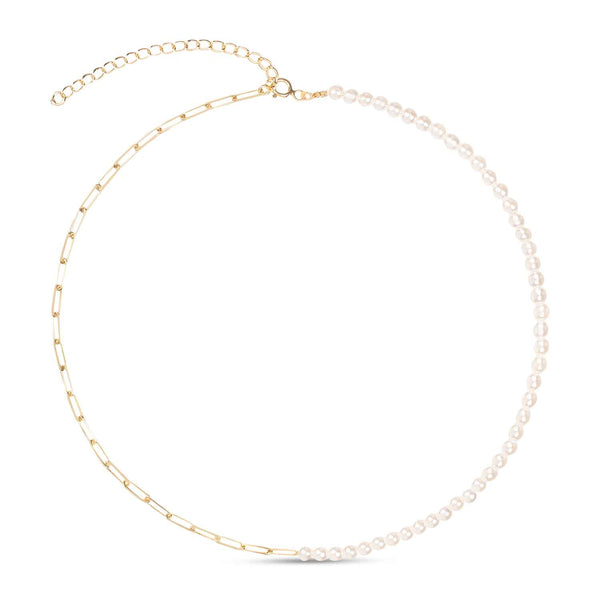 High polished, recycled gold contrasts lustrous vintage pearls in our Laura Mixed Gold Chain and Pearl Necklace. Wear on it's own or layer it with other sustainable necklaces, this will be your new go to jewellery item.