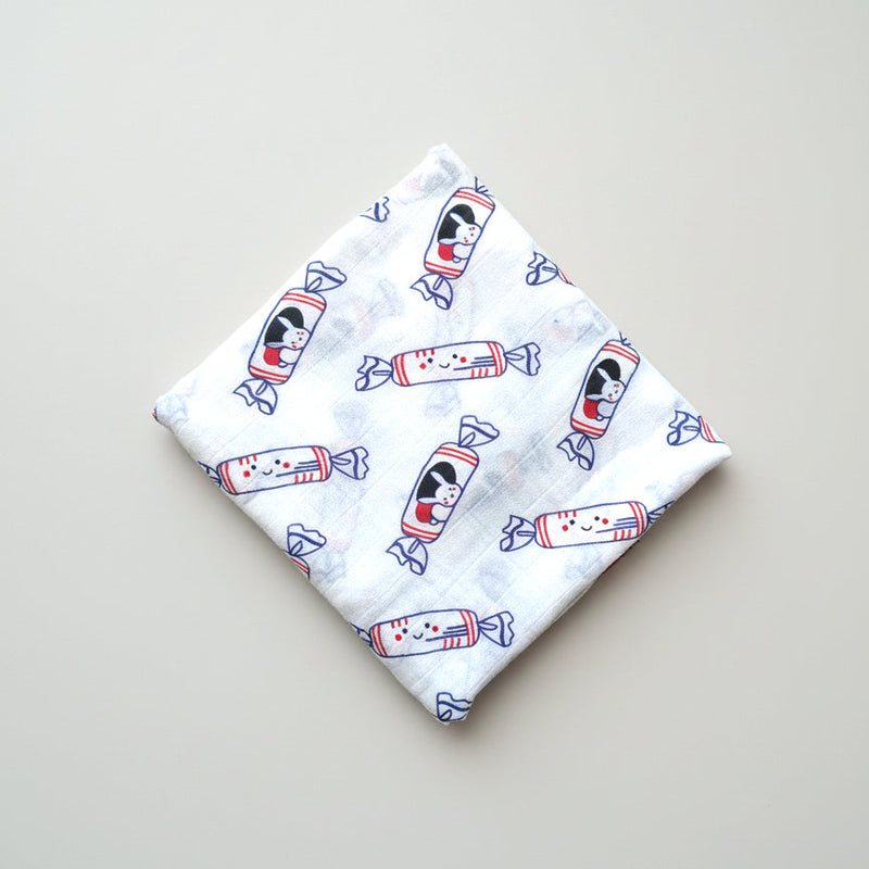 the wee bean organic cotton bamboo super soft swaddle in white rabbit candy 