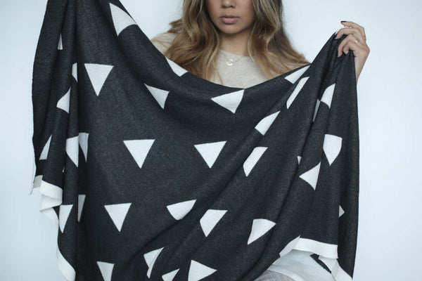 Halftone Triangles Throw Blanket