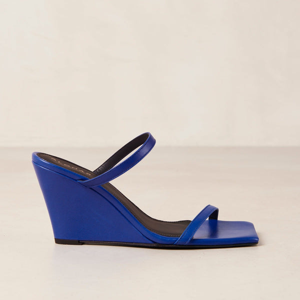 Paixao Blue Leather Sandals