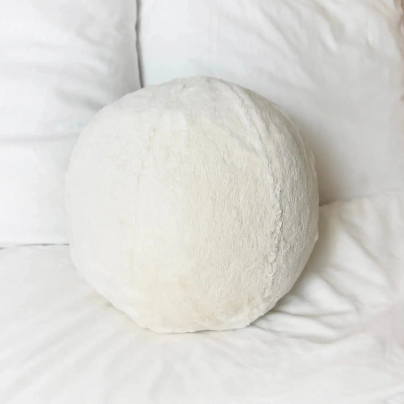 Fur Ball Pillow FURSPHERE by Respirit