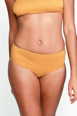 Detail of the ribbed gold hipster bikini bottom Serena.